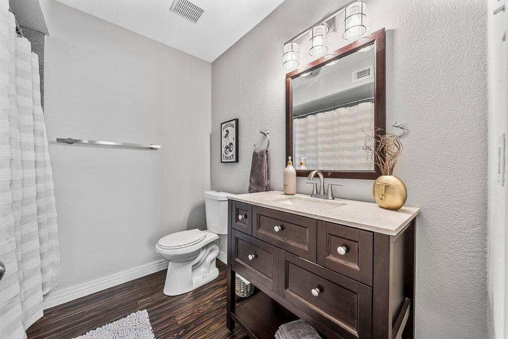 Luxe Condo In City Center Waco Exteriér fotografie