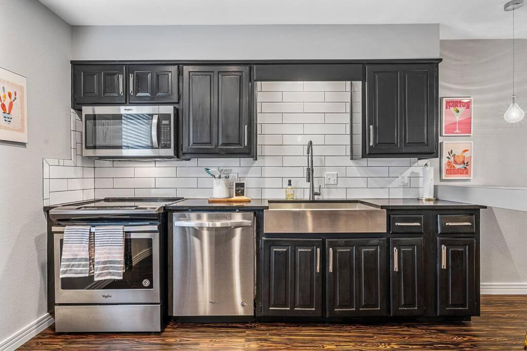 Luxe Condo In City Center Waco Exteriér fotografie